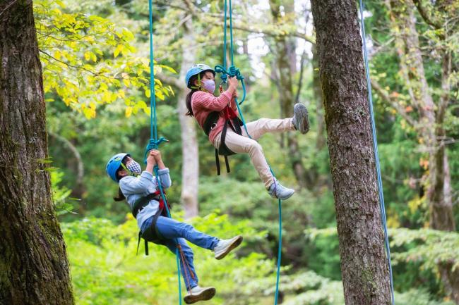 『木登り体験』は、最初は怖がっていた子もいましたが、コツを掴むとスイスイ登っていました！