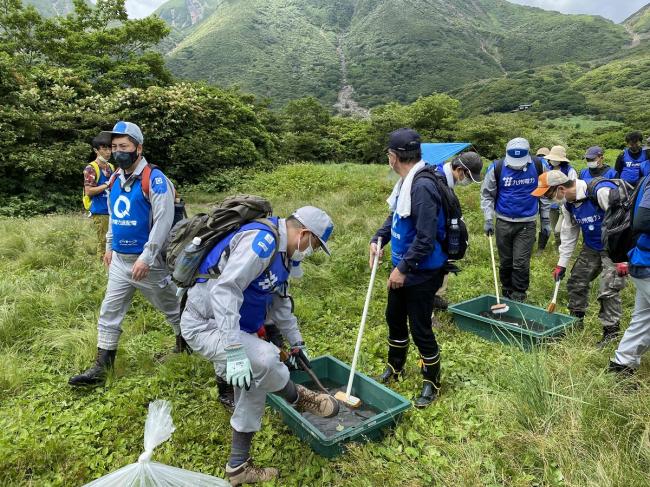 作業後は種が拡散しないよう長靴を洗浄します！