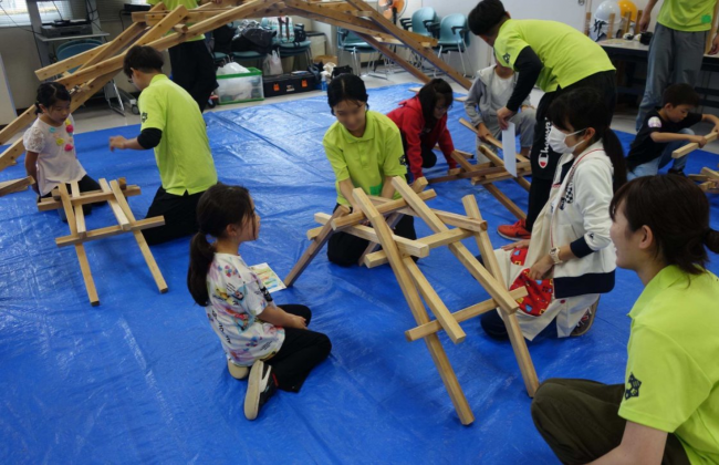 【ダ・ヴィンチの橋】クギや接着剤を使わずに「橋」を作ってみよう！（出展：こどものけんちくがっこう）