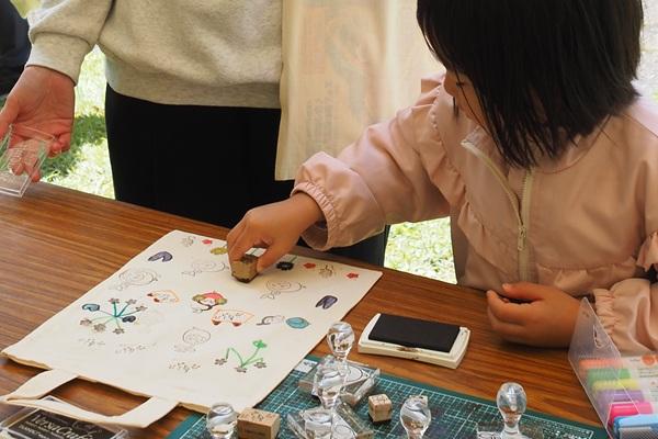 たねっぴーマイバッグづくり【出展：九電みらい財団】