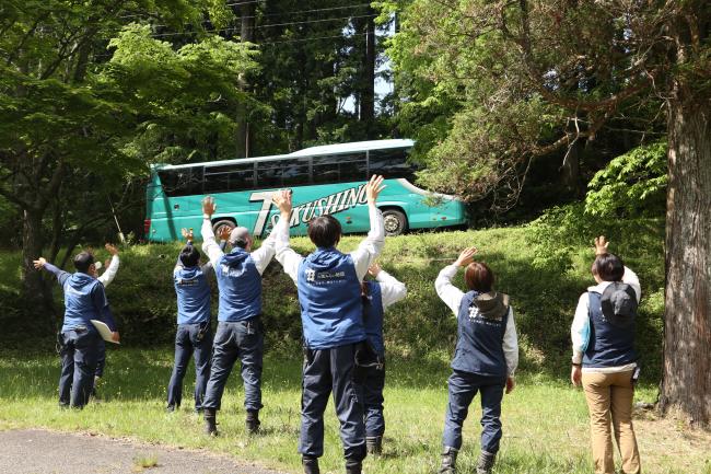 スタッフ全員でお見送り！また来てね！