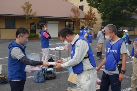 大船林道の通行許可書を受け取り、いざ出発！