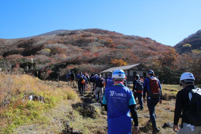 色付く九重連山の紅葉です①