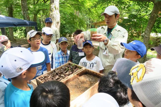 森の土と公園の土の違いがわかるかな？