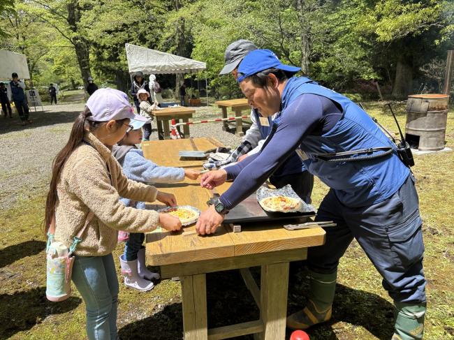 はい、焼きたてピザできたよ(´▽｀)