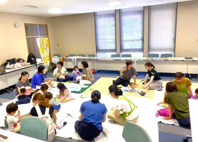 佐賀県助産師会と協働で親子広場を開催