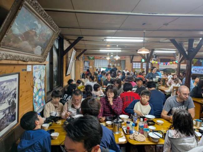 立中山から下山後、お風呂や休憩をとり、夕食タイム