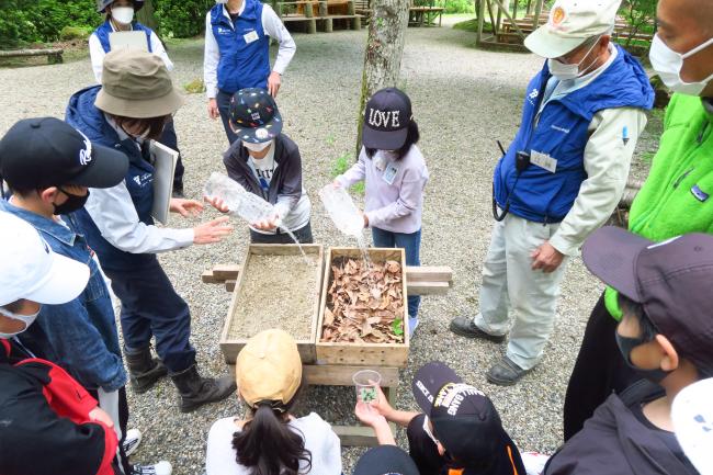 さあ水を流すとどんな結果が出るか目を凝らして確認！