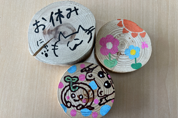 丸太のコースターづくり【出展：国立諫早青少年自然の家】